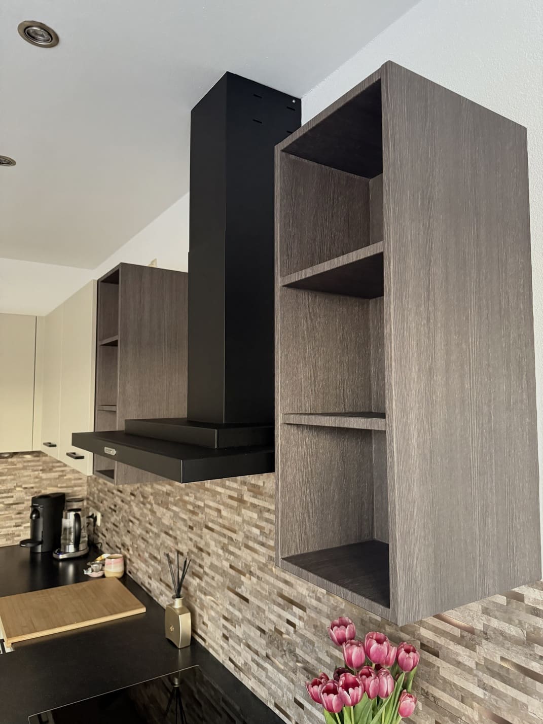 keukenkastjes-wrappen-houtlook-donker